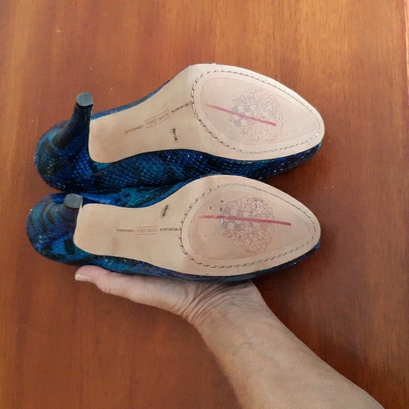 Vince Camuto Korsi Blue & Black Glossy Snakeskin Stiletto Platform Pumps sz 8B - Picture 5 of 10